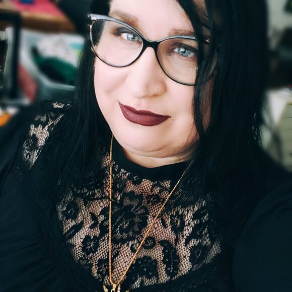 Meet your Posher, Samantha - Picture 1 of 2